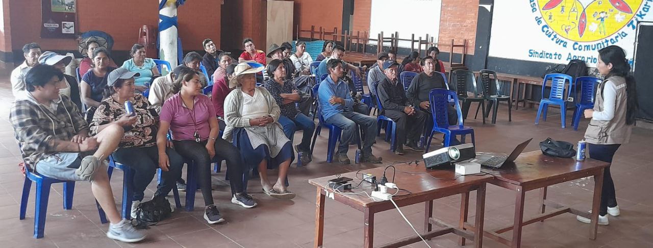 Capacitación a agricultores en comunidad rural